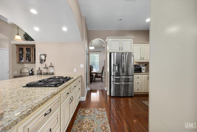 15112 Sunnybank Avenue, Bakersfield, CA 93314