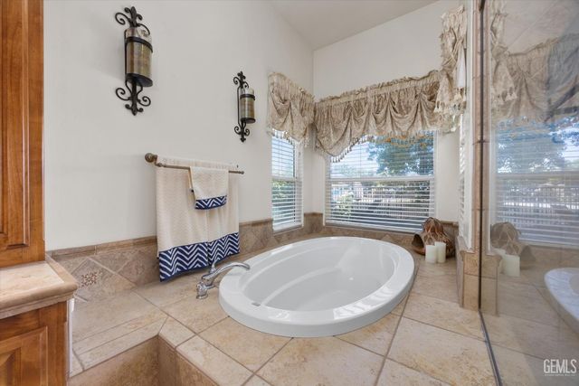 15112 Sunnybank Avenue, Bakersfield, CA 93314