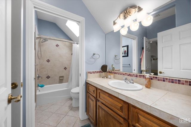 15112 Sunnybank Avenue, Bakersfield, CA 93314