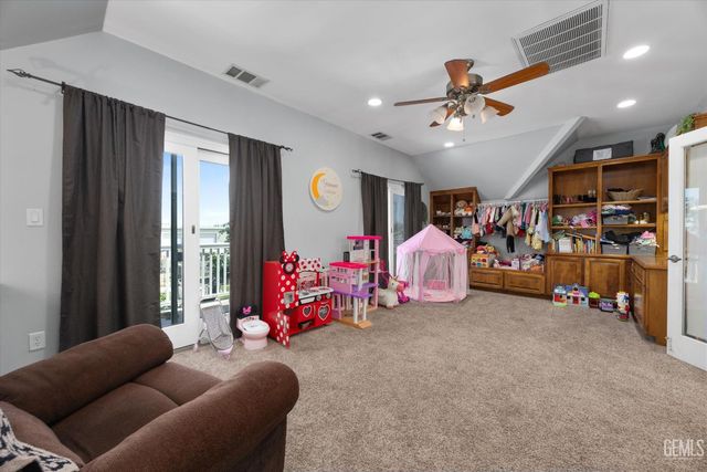 15112 Sunnybank Avenue, Bakersfield, CA 93314