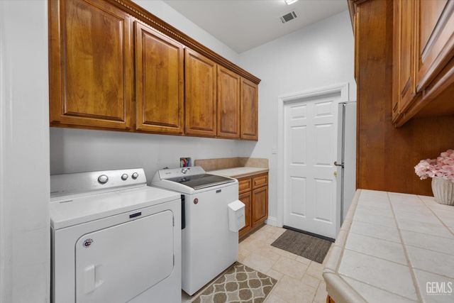 15112 Sunnybank Avenue, Bakersfield, CA 93314