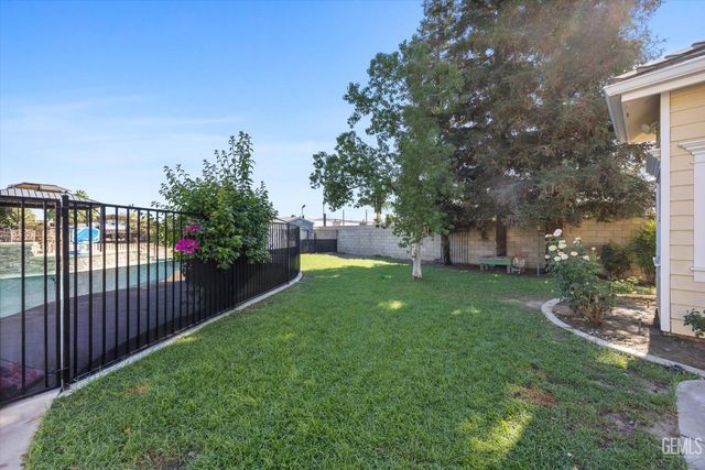 15112 Sunnybank Avenue, Bakersfield, CA 93314