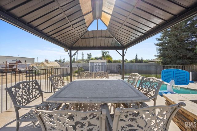 15112 Sunnybank Avenue, Bakersfield, CA 93314