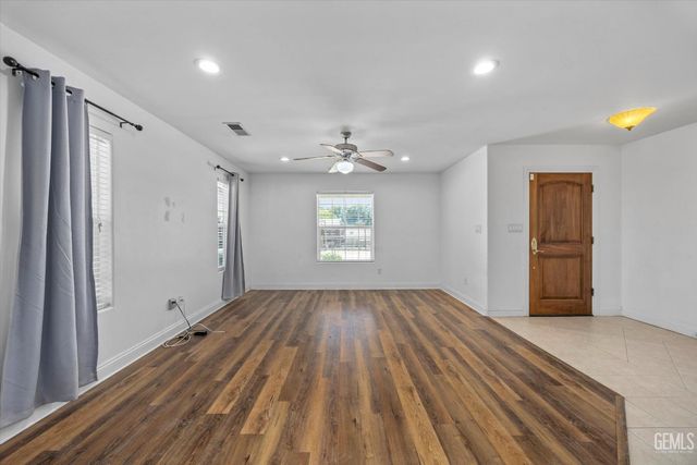 15112 Sunnybank Avenue, Bakersfield, CA 93314