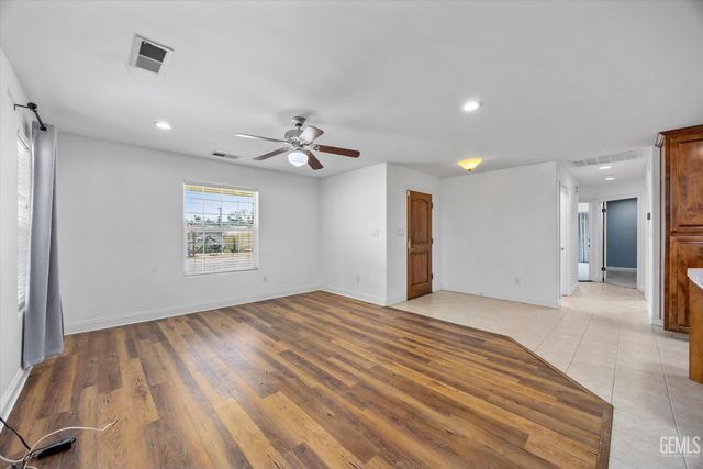 15112 Sunnybank Avenue, Bakersfield, CA 93314