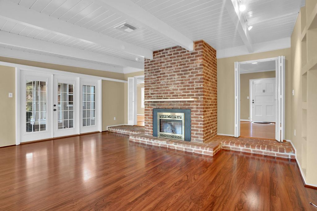 Image 11 of property listing at 741 E Rialto Ave, Fresno, CA 93704