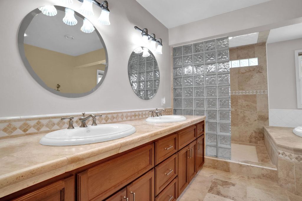 Image 14 of property listing at 741 E Rialto Ave, Fresno, CA 93704