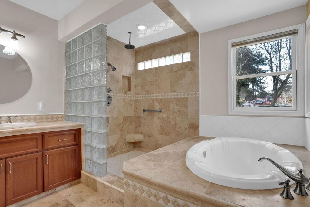 Image 15 of property listing at 741 E Rialto Ave, Fresno, CA 93704