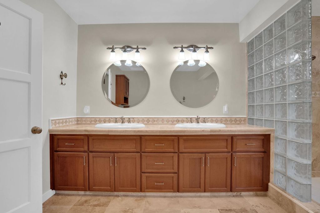 Image 16 of property listing at 741 E Rialto Ave, Fresno, CA 93704