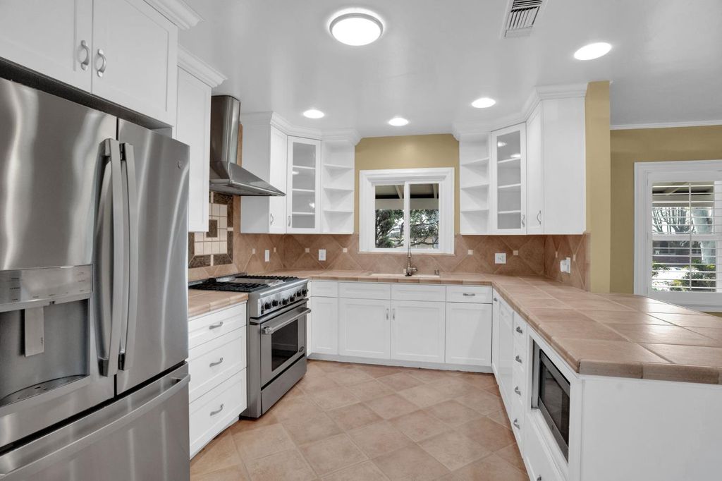 Image 24 of property listing at 741 E Rialto Ave, Fresno, CA 93704