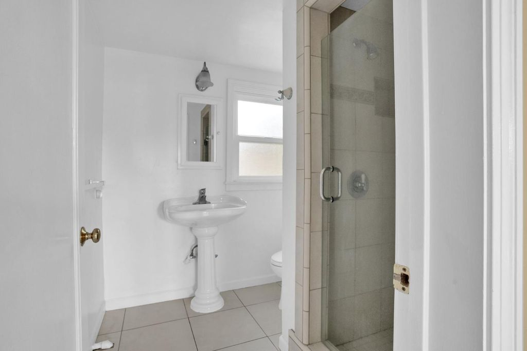 Image 27 of property listing at 741 E Rialto Ave, Fresno, CA 93704