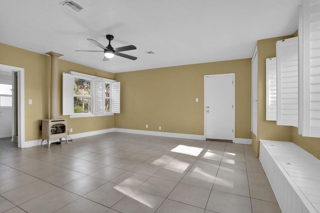 Image 28 of property listing at 741 E Rialto Ave, Fresno, CA 93704