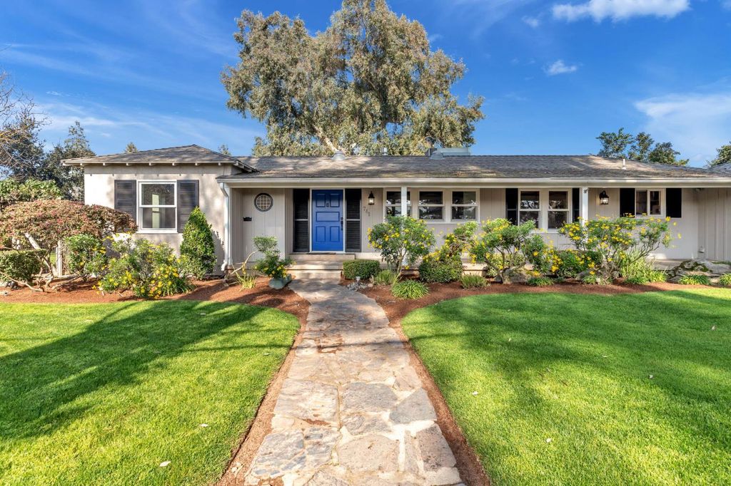 Image 3 of property listing at 741 E Rialto Ave, Fresno, CA 93704