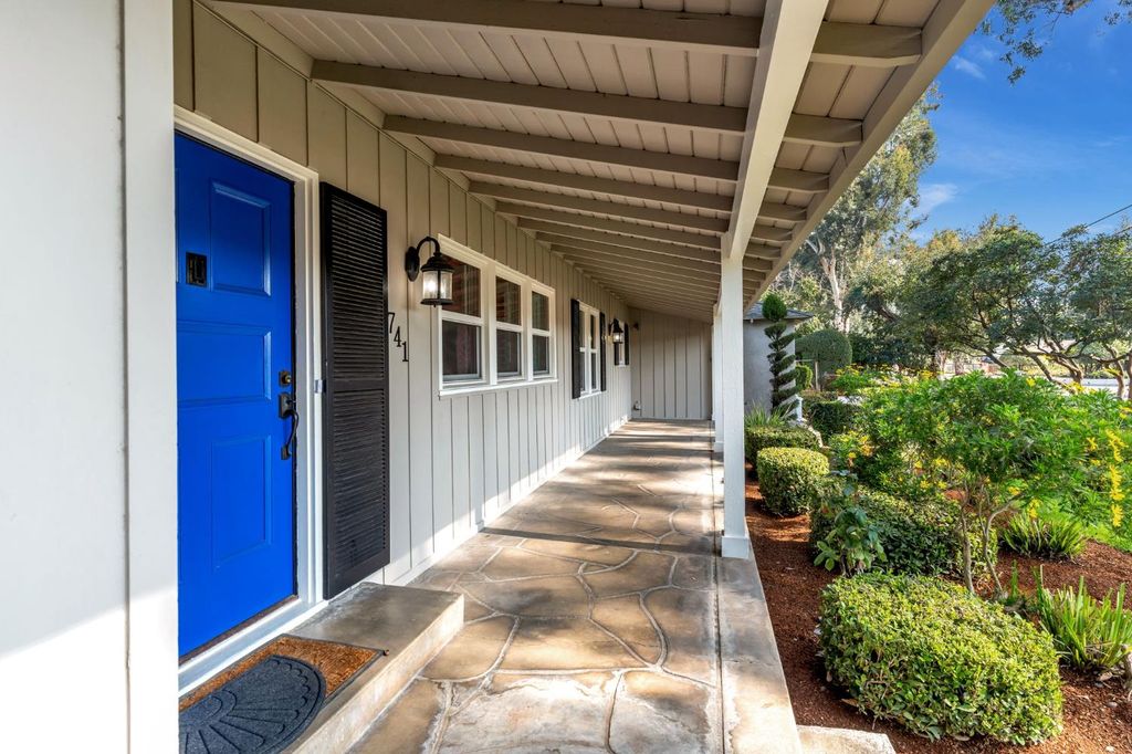 Image 6 of property listing at 741 E Rialto Ave, Fresno, CA 93704