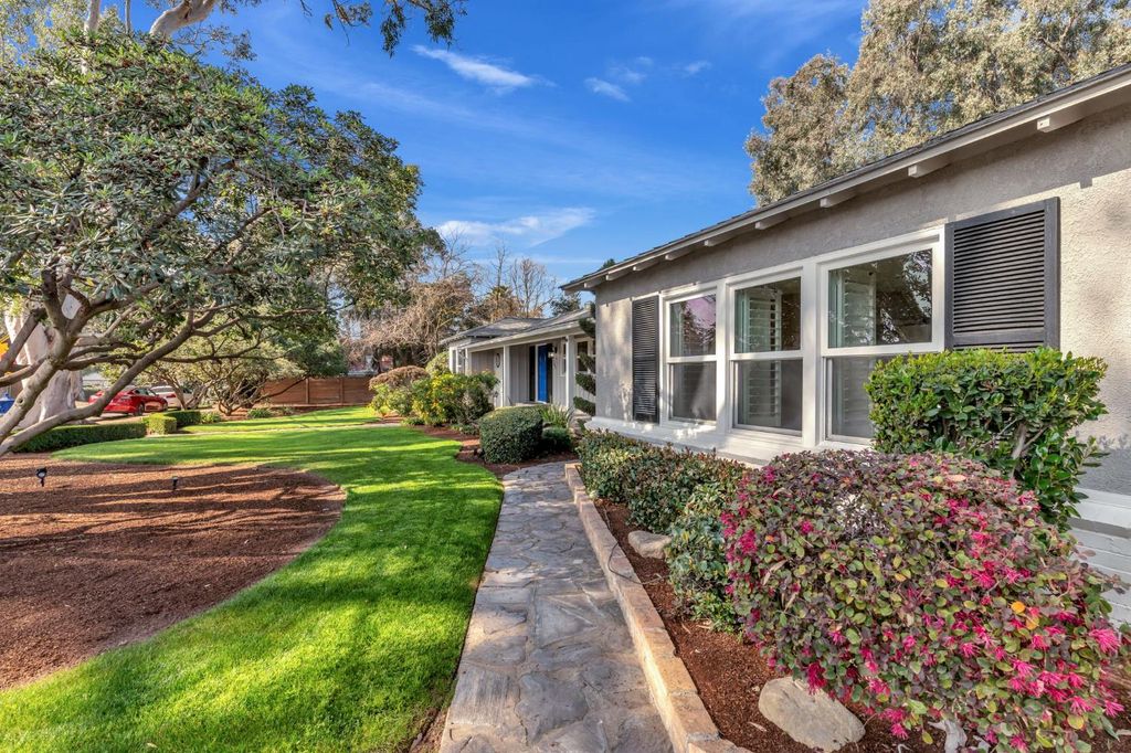 Image 7 of property listing at 741 E Rialto Ave, Fresno, CA 93704