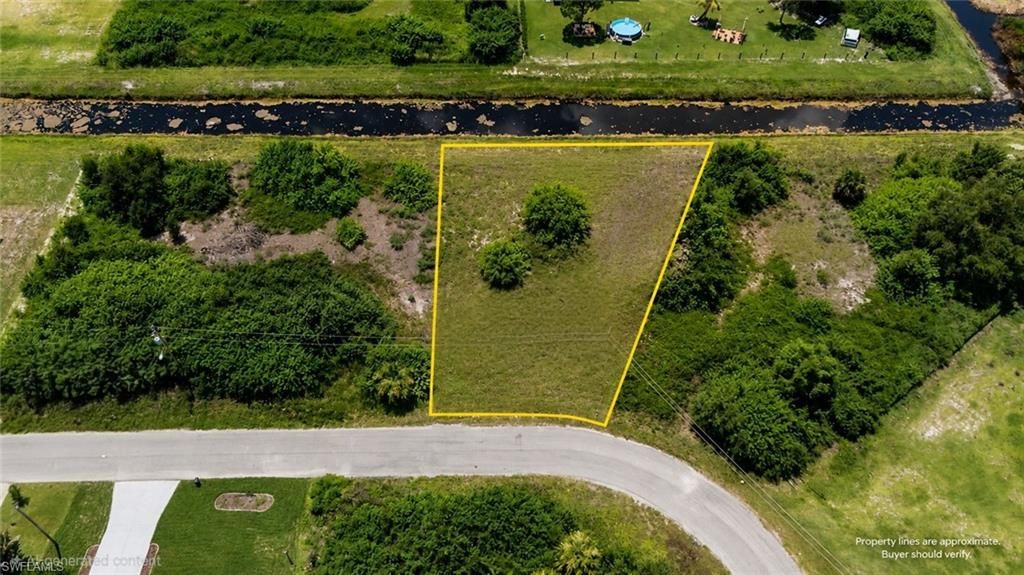 610 Chemstrand ST E, LEHIGH ACRES, FL 33974 — exterior