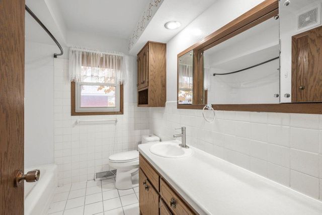 2318 10th Avenue S, Saint Cloud, MN 56301