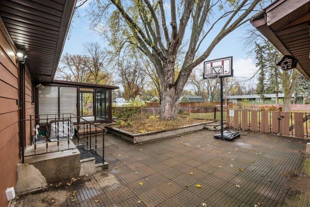 2318 10th Avenue S, Saint Cloud, MN 56301