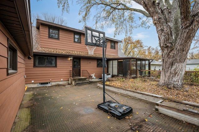 2318 10th Avenue S, Saint Cloud, MN 56301