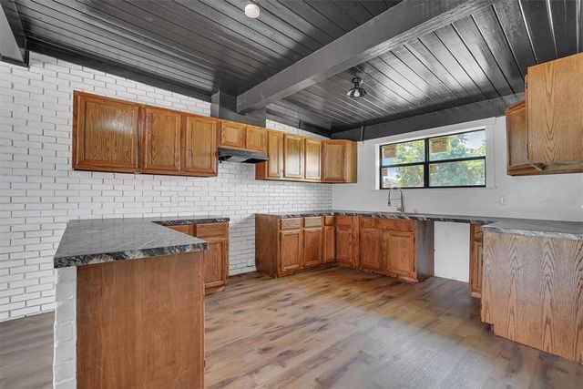 1212 Louanna Lane, Altus, OK 73521