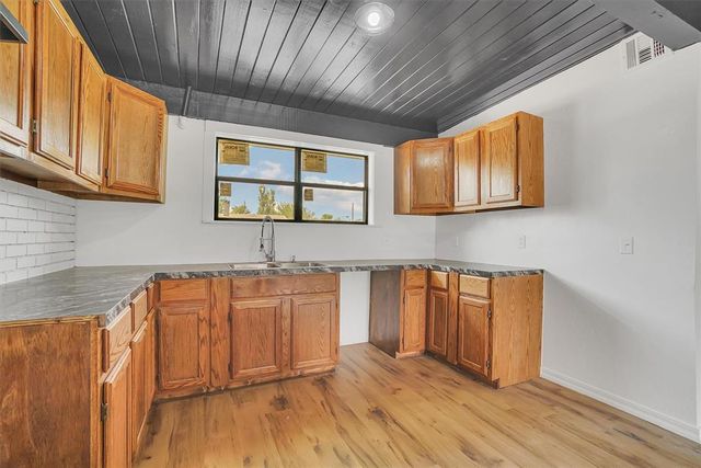 1212 Louanna Lane, Altus, OK 73521