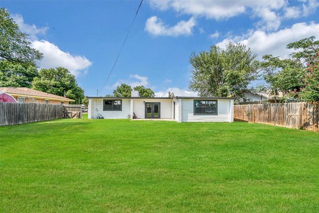 1212 Louanna Lane, Altus, OK 73521