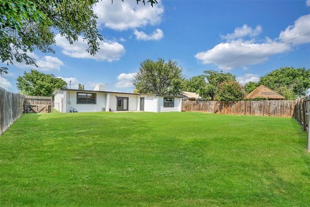 1212 Louanna Lane, Altus, OK 73521
