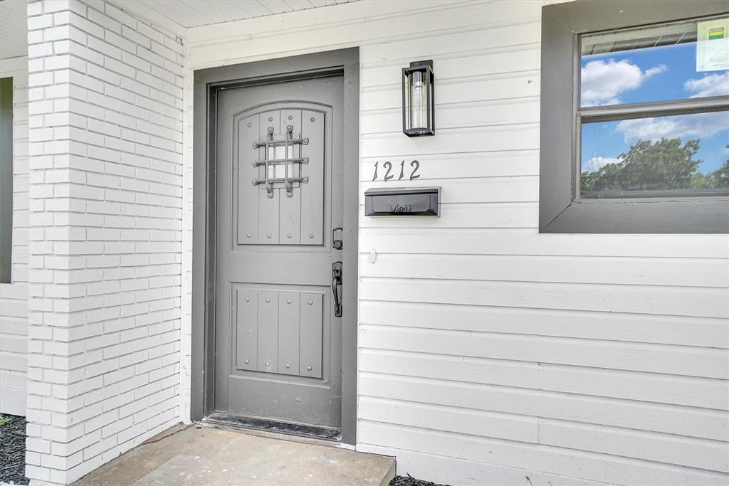 1212 Louanna Lane, Altus, OK 73521