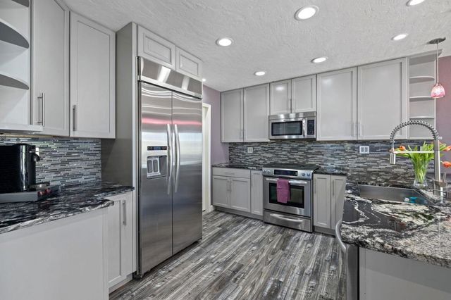 7895 Shell Circle, Huntington Beach, CA 92648