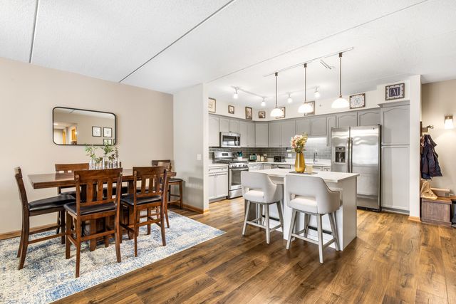 1378 Perry Street 208, Des Plaines, IL 60016