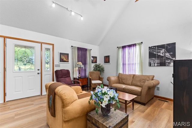 408 N Deer Trail, Fredericktown, MO 63645