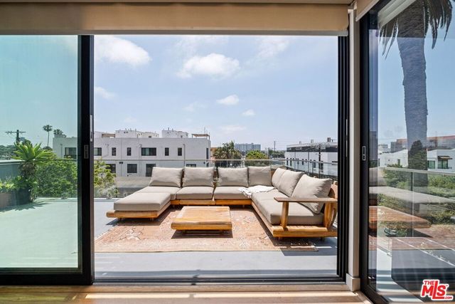 2414 Penmar Avenue, Venice, CA 90291