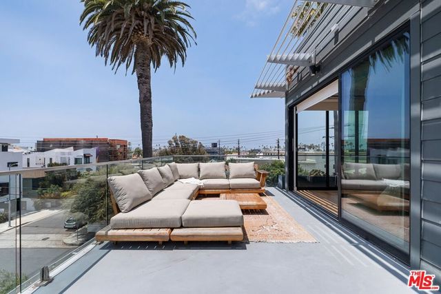 2414 Penmar Avenue, Venice, CA 90291