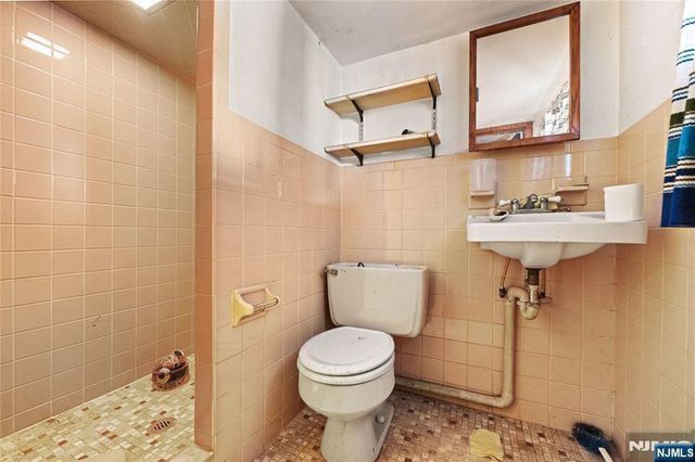 22 Arthur Street, Clifton, NJ 07011