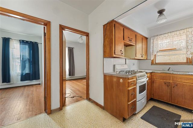 22 Arthur Street, Clifton, NJ 07011