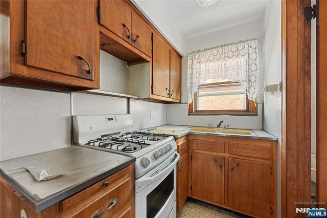 22 Arthur Street, Clifton, NJ 07011