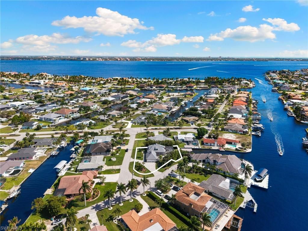 Image 6 of property listing at 5234 Savoy CT, Cape Coral, FL 33904