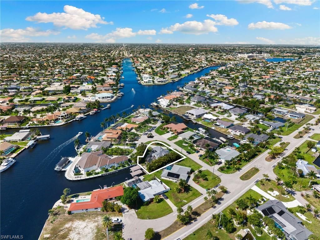 Image 7 of property listing at 5234 Savoy CT, Cape Coral, FL 33904