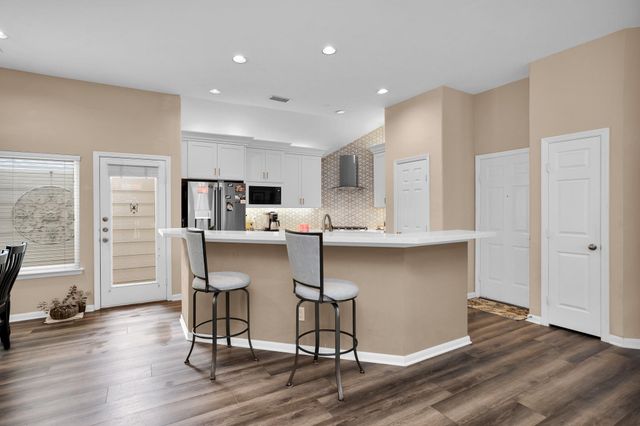 7 Cypress Bayou Court, The Woodlands, TX 77382