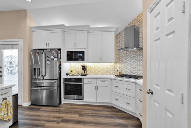 7 Cypress Bayou Court, The Woodlands, TX 77382