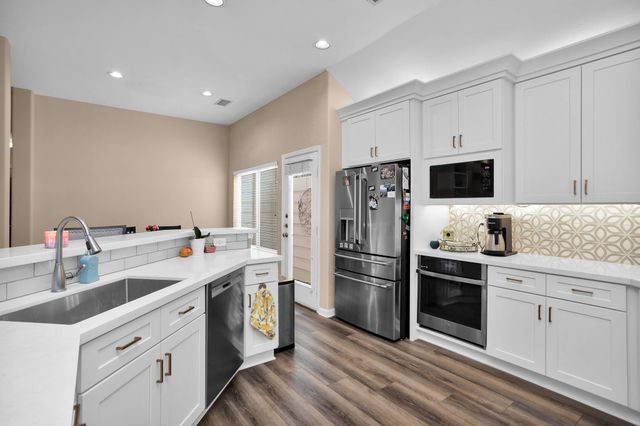 7 Cypress Bayou Court, The Woodlands, TX 77382