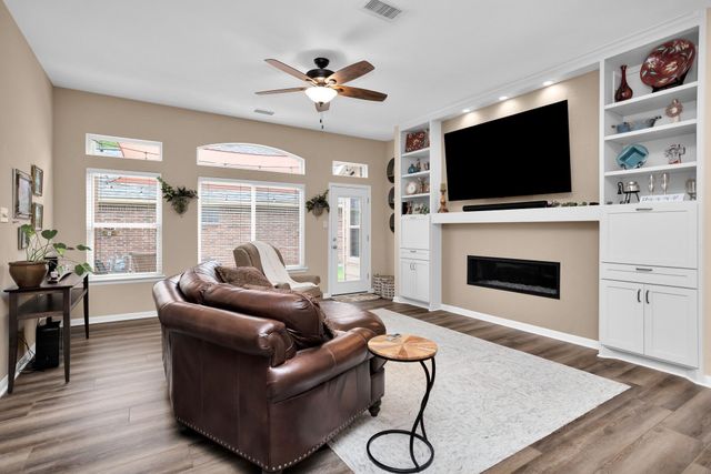 7 Cypress Bayou Court, The Woodlands, TX 77382