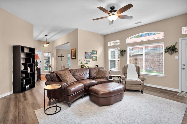 7 Cypress Bayou Court, The Woodlands, TX 77382