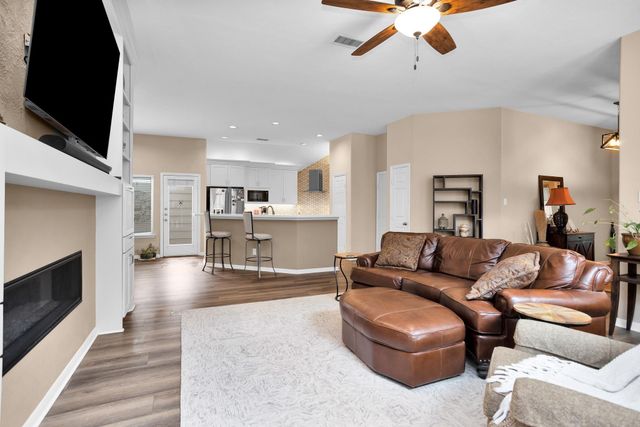7 Cypress Bayou Court, The Woodlands, TX 77382
