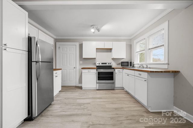 1529 4th Street NE, Hickory, NC 28601