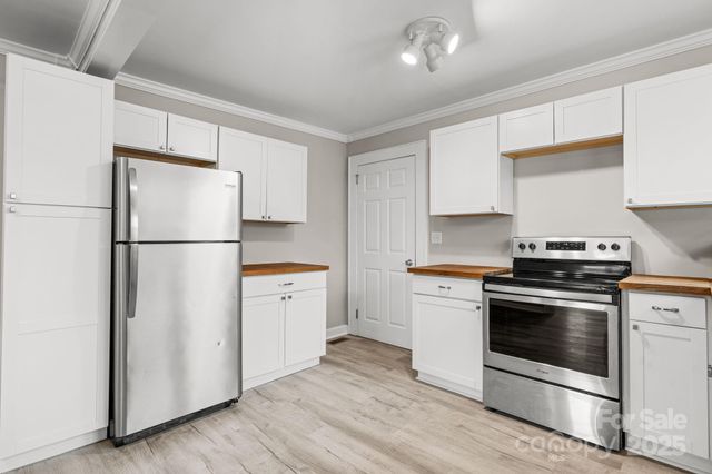 1529 4th Street NE, Hickory, NC 28601