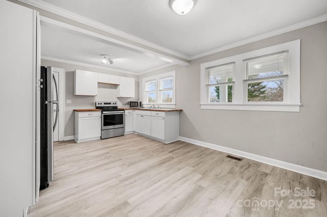 1529 4th Street NE, Hickory, NC 28601