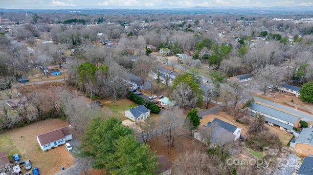 1529 4th Street NE, Hickory, NC 28601