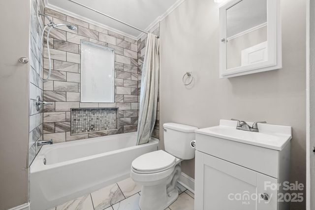 1529 4th Street NE, Hickory, NC 28601