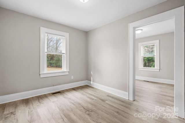 1529 4th Street NE, Hickory, NC 28601